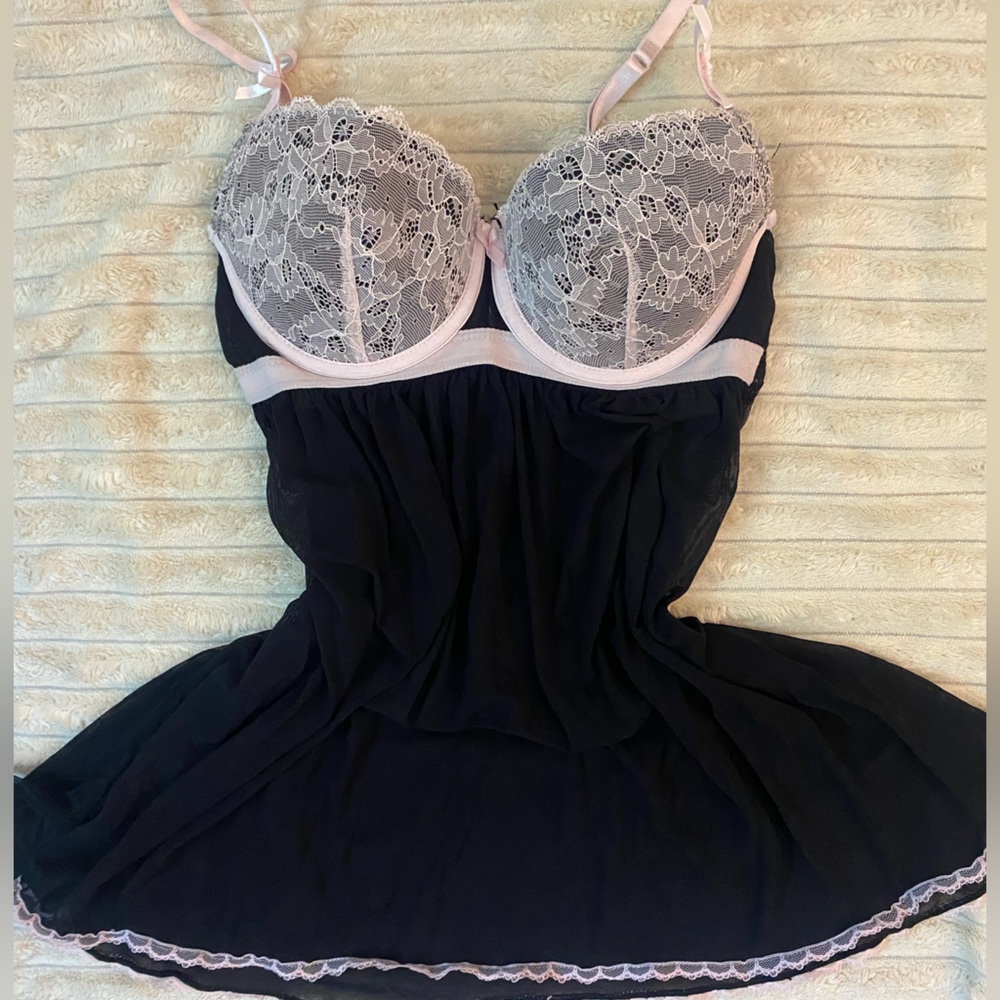 Beautiful laced vintage y2k top